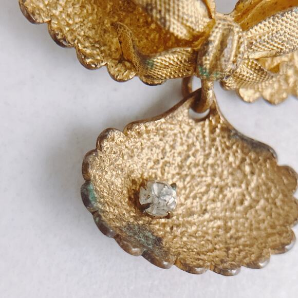 Antique Victorian Gold Tone Bow & Shell Brooch Glass Rhinestones, C Clasp, 1800s - Picture 3 of 6